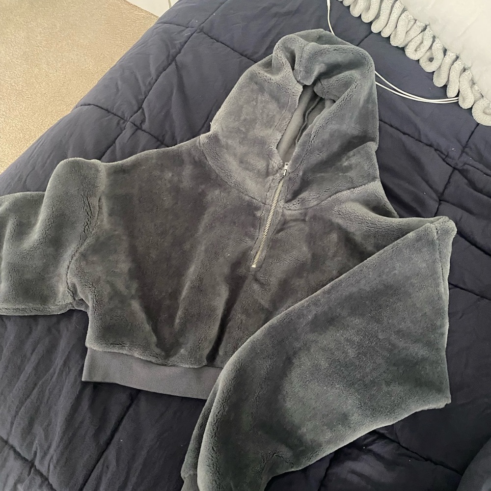 never worn cropped hoodie